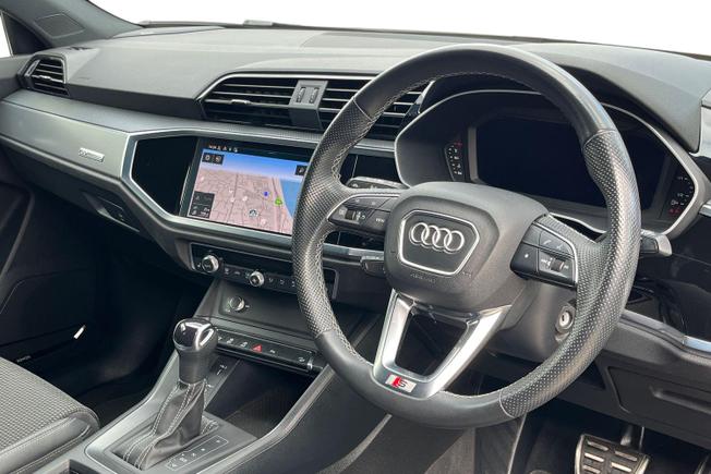 AUDI Q3 Photo 6