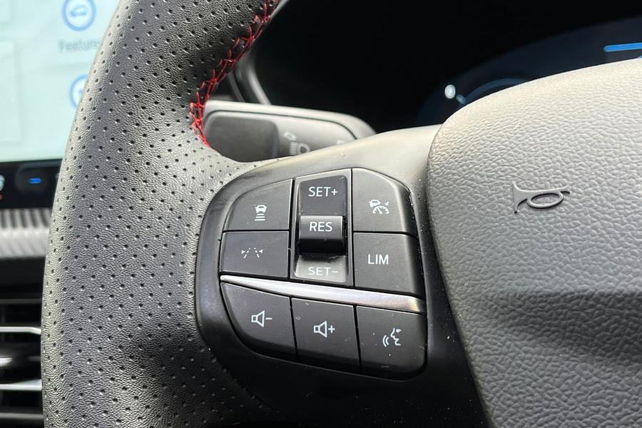 Ford Kuga Photo autoimg-14f55b87c8be1545f573a29c41b6894cbc9d14d4.jpg