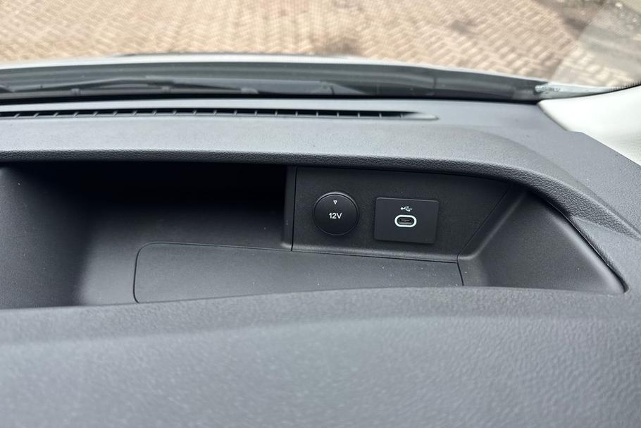 Used Ford E-TRANSIT BJ75HBA 29