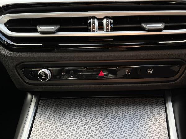 BMW 3 Series Photo autoimg-14fa5659fa2dcbd8a8cec49bdcc0a3523abecb3e.jpg