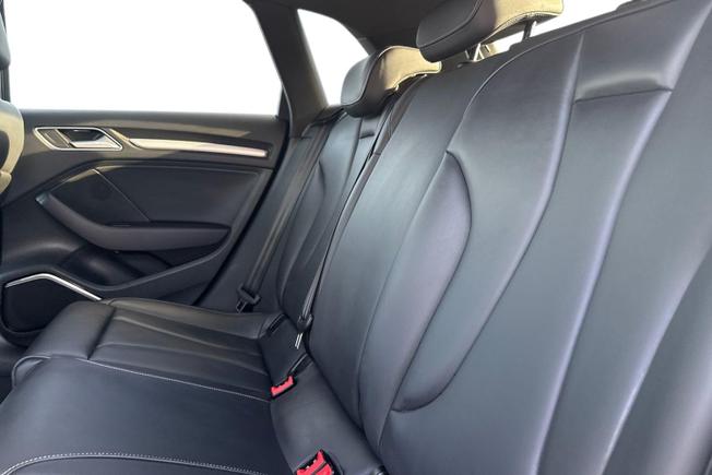 AUDI S3 Photo 9