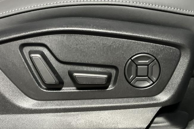 AUDI Q8 Photo 23