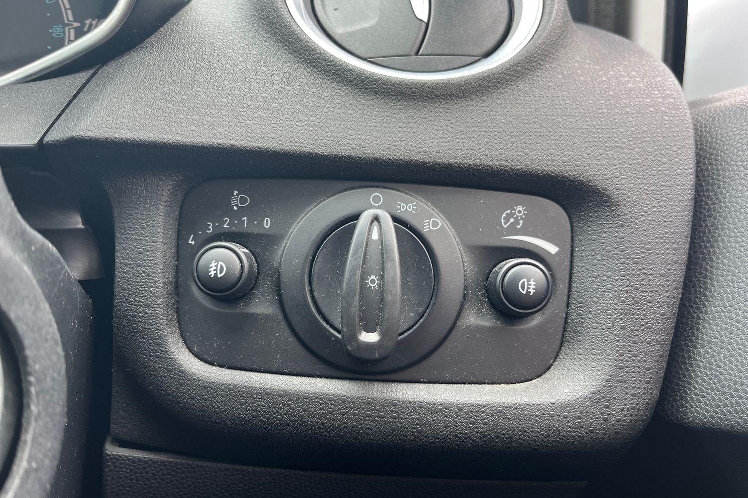 Ford FIESTA Photo 28