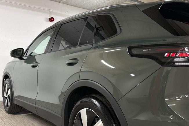 VOLKSWAGEN Tiguan Photo 36