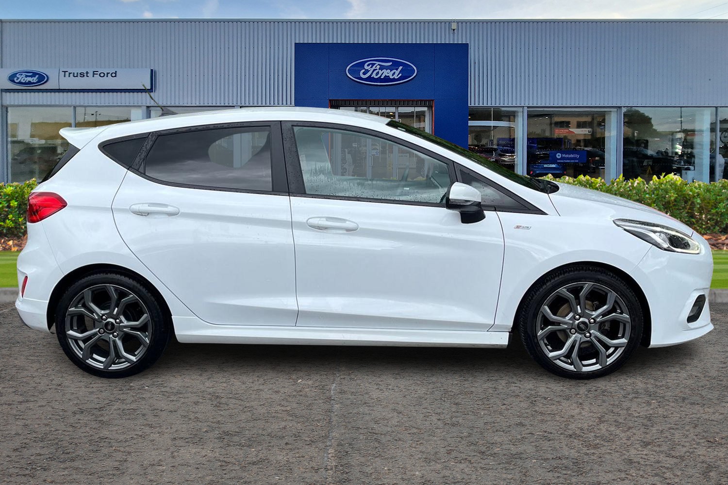Ford Fiesta Photo 2