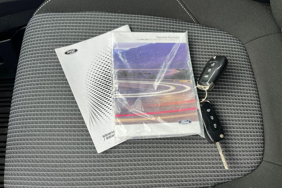 Ford TRANSIT COURIER Photo autoimg-15228b43b14ea756473c3e71b8c2861f63c8dbcd.jpg