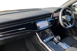 AUDI Q8 Photo 2
