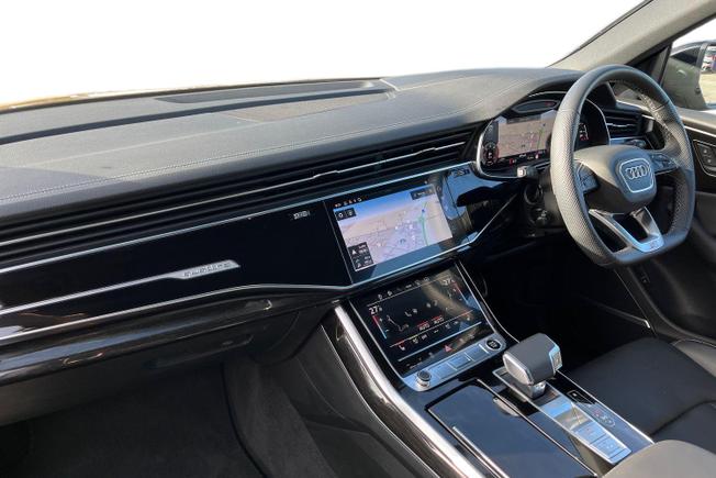 AUDI Q8 Photo 2