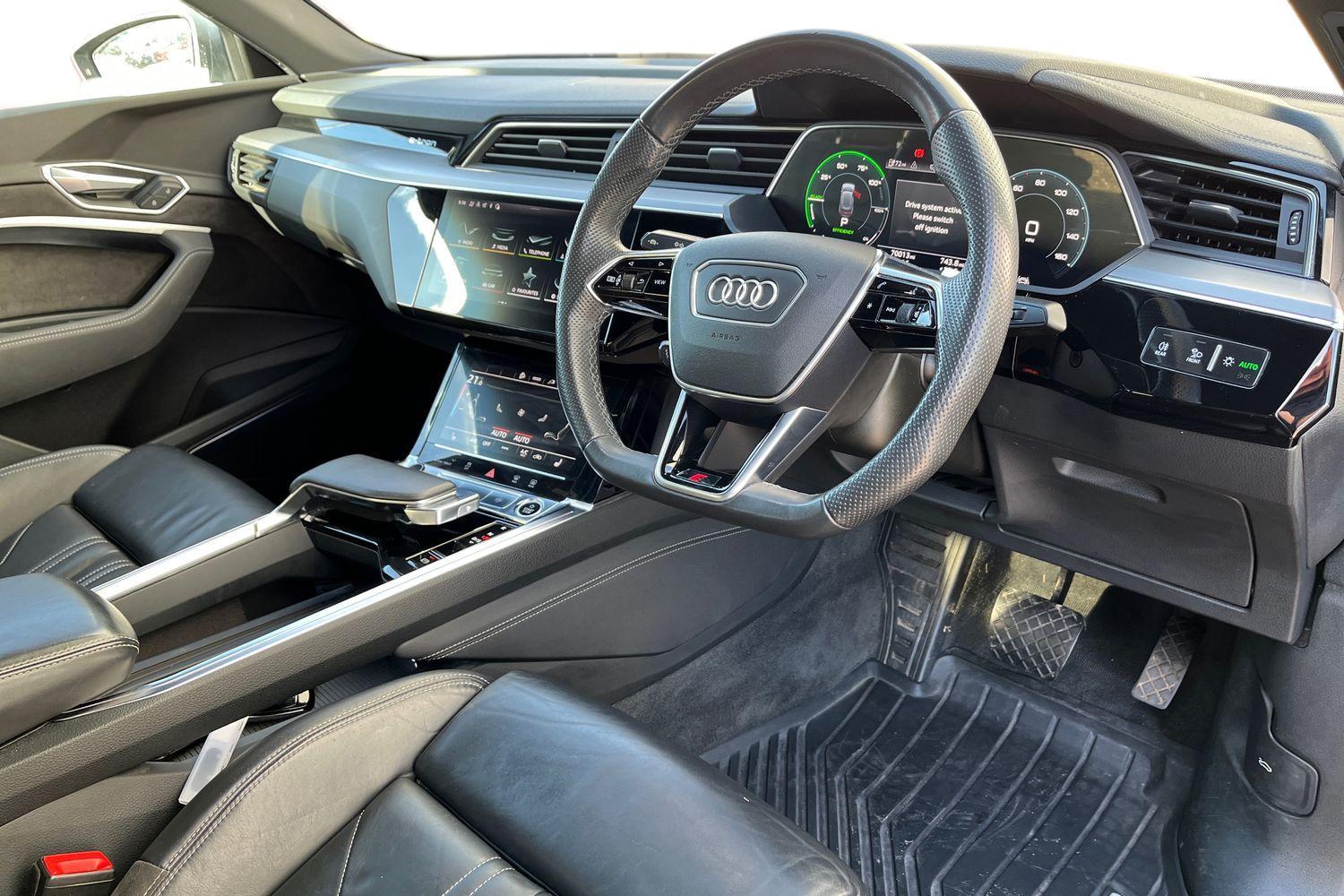 Audi E-TRON Photo 8
