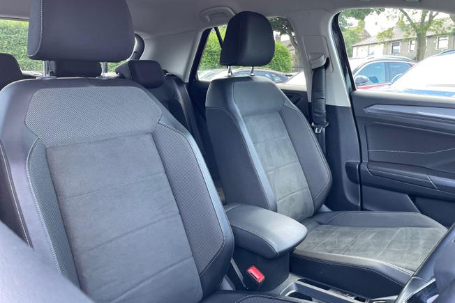 VOLKSWAGEN T-Roc Photo 26