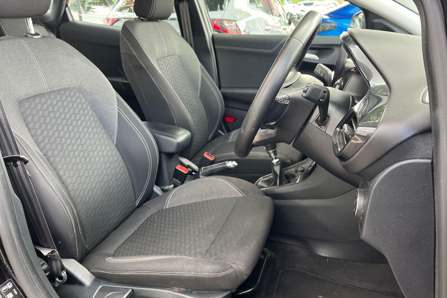 Ford PUMA Photo 16