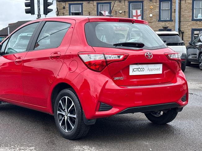 TOYOTA Yaris Photo 37