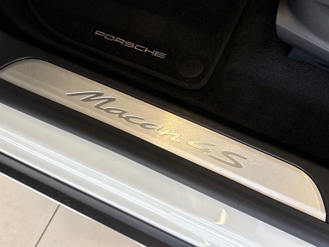 PORSCHE Macan Photo 30
