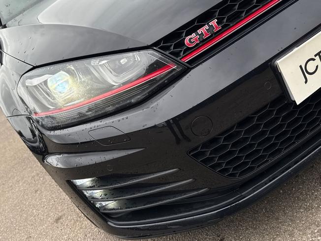 VOLKSWAGEN Golf Photo 31