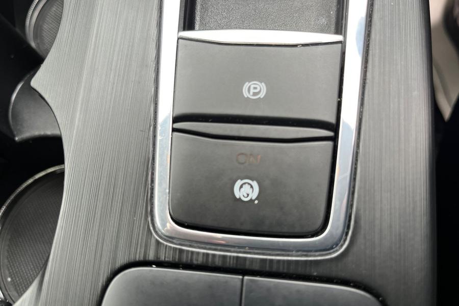 Ford KUGA Photo autoimg-15390b8f3a02f11d78ac884ea906320e3f294d42.jpg