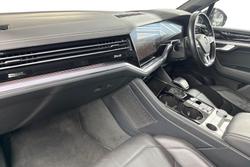 VOLKSWAGEN Touareg Photo 2
