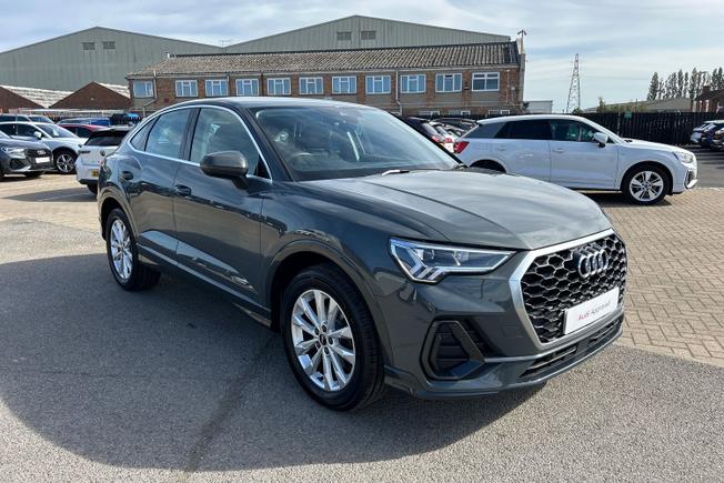 AUDI Q3 Photo 21