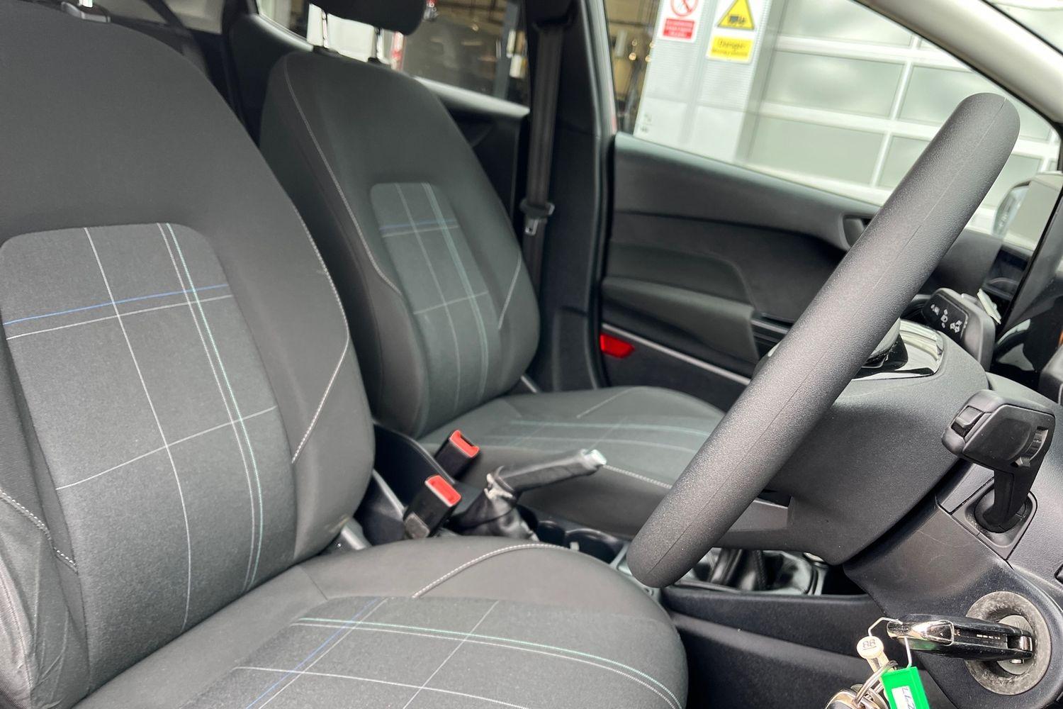 Ford Fiesta Photo 16