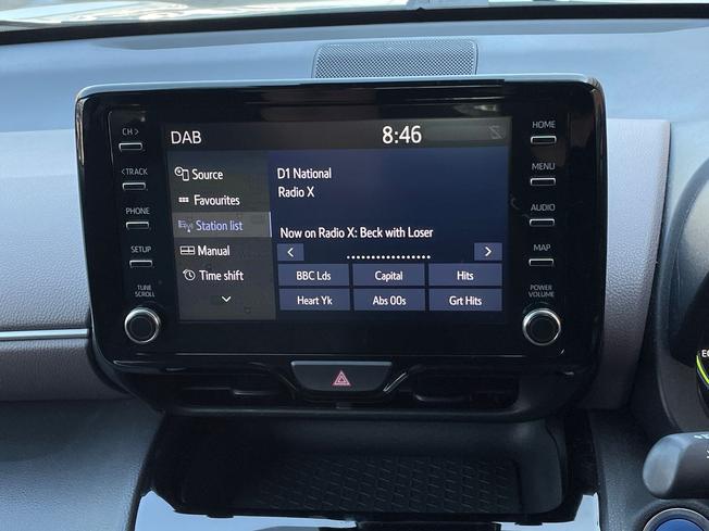 TOYOTA Yaris Cross Photo 13