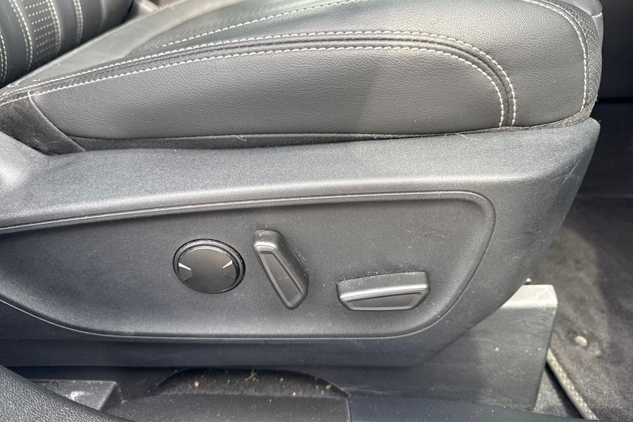 Ford KUGA Photo autoimg-1548e87ba3f8d9a3e9cfbd4b27dabd5bf94a56c9.jpg
