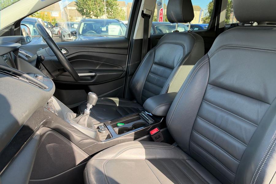 Ford KUGA Photo autoimg-155b1fdc702a6fbb97e4d75f320248bea6801f0b.jpg