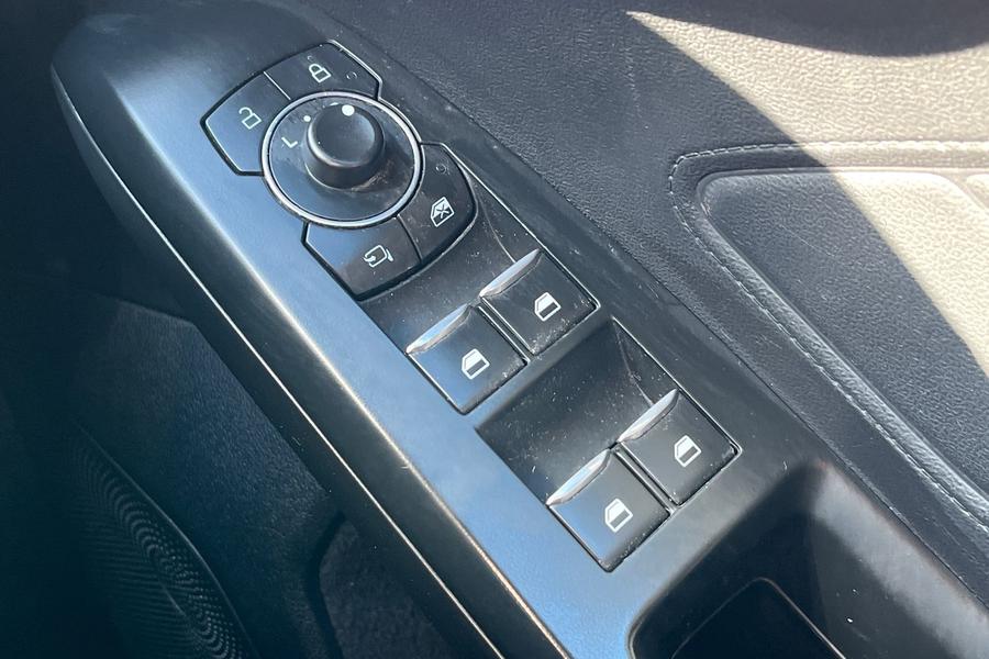 Ford FOCUS Photo autoimg-155c326d819078d57571cb9dfa8872f70d682af9.jpg