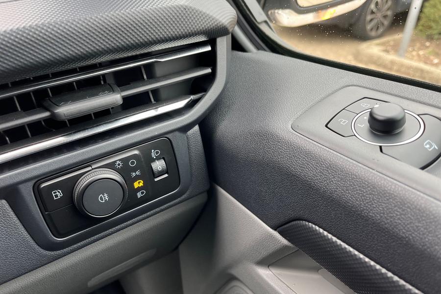 Ford TRANSIT CUSTOM Photo autoimg-155ec16189568141ab073bf6570fc816b5206603.jpg