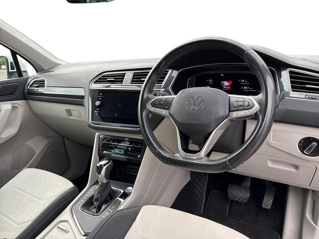 VOLKSWAGEN Tiguan Photo 6