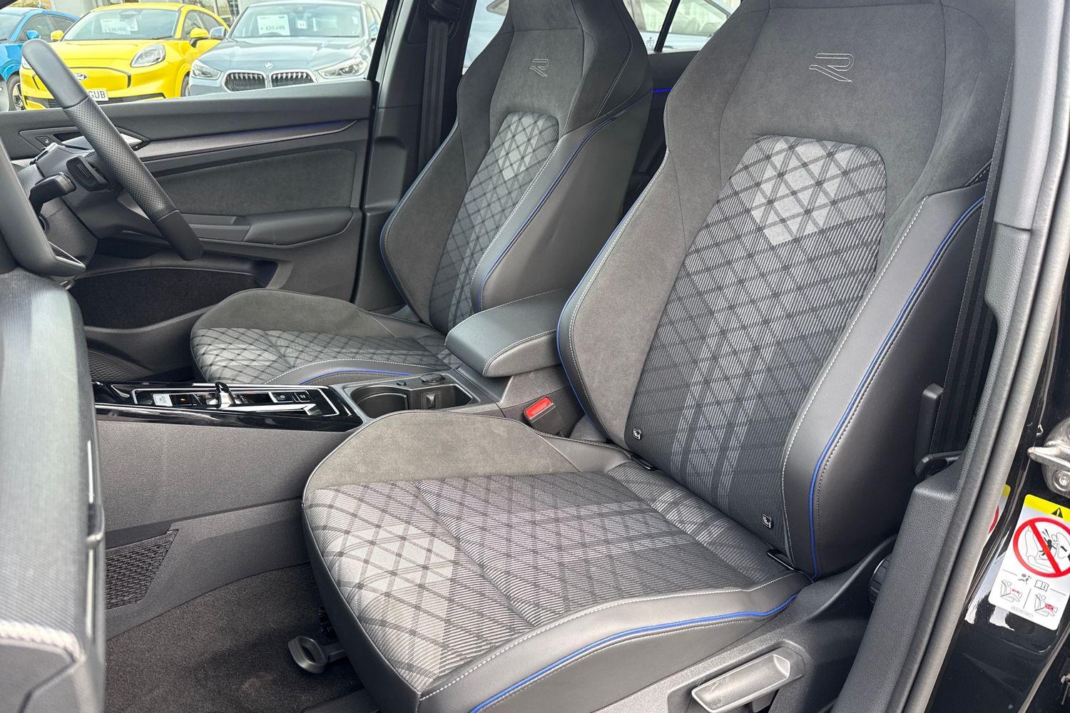 Volkswagen GOLF Photo 18
