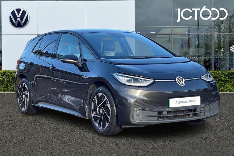 Used 2022 VOLKSWAGEN ID.3 150kW Family Pro Perform 58kWh 5dr Auto [120kW Ch] Grey at JCT600