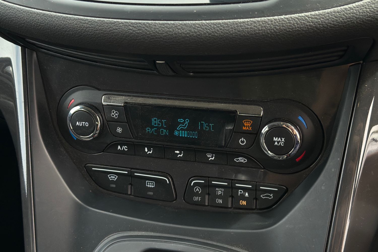 Ford KUGA Photo 35