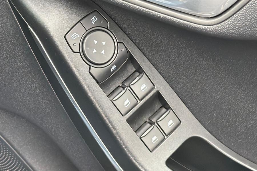 Ford Fiesta Photo autoimg-15649da98bcb2a22e05544f5c2e2912be298a018.jpg