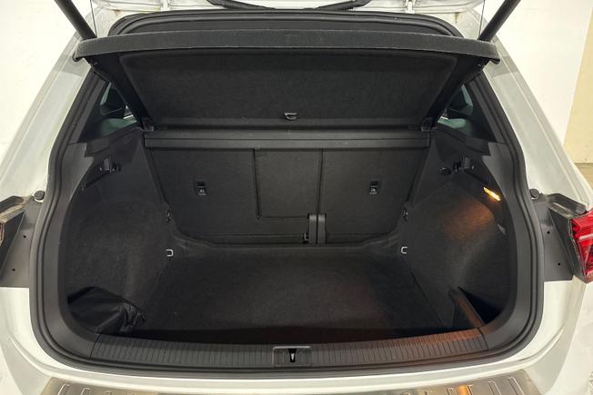 VOLKSWAGEN Tiguan Photo 12