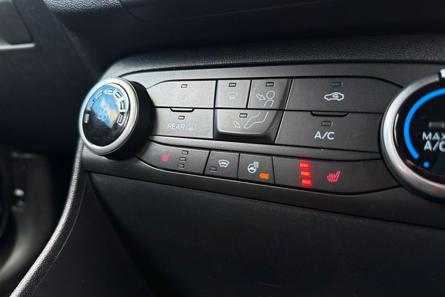 Ford FIESTA Photo 37