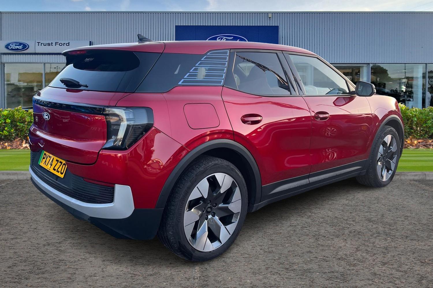 Ford Explorer Photo 3