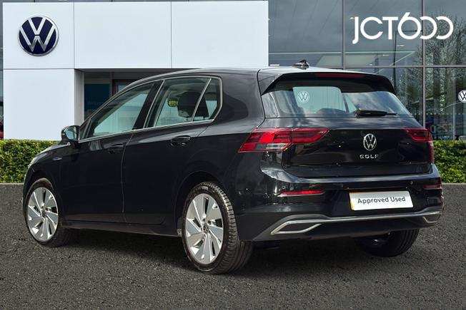 VOLKSWAGEN Golf Photo 3