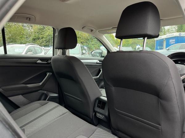 Volkswagen T-Roc Photo autoimg-157b6555731bc08a63b67ea96fa15573e347f510.jpg