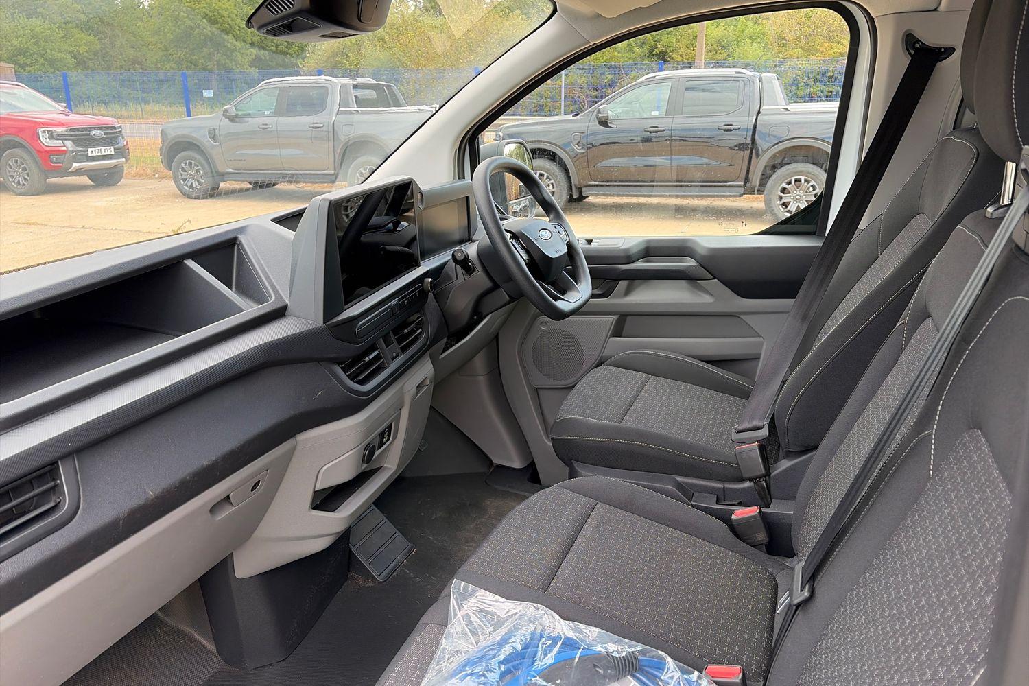 Ford TRANSIT CUSTOM Photo 2