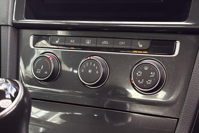 VOLKSWAGEN Golf Photo 24