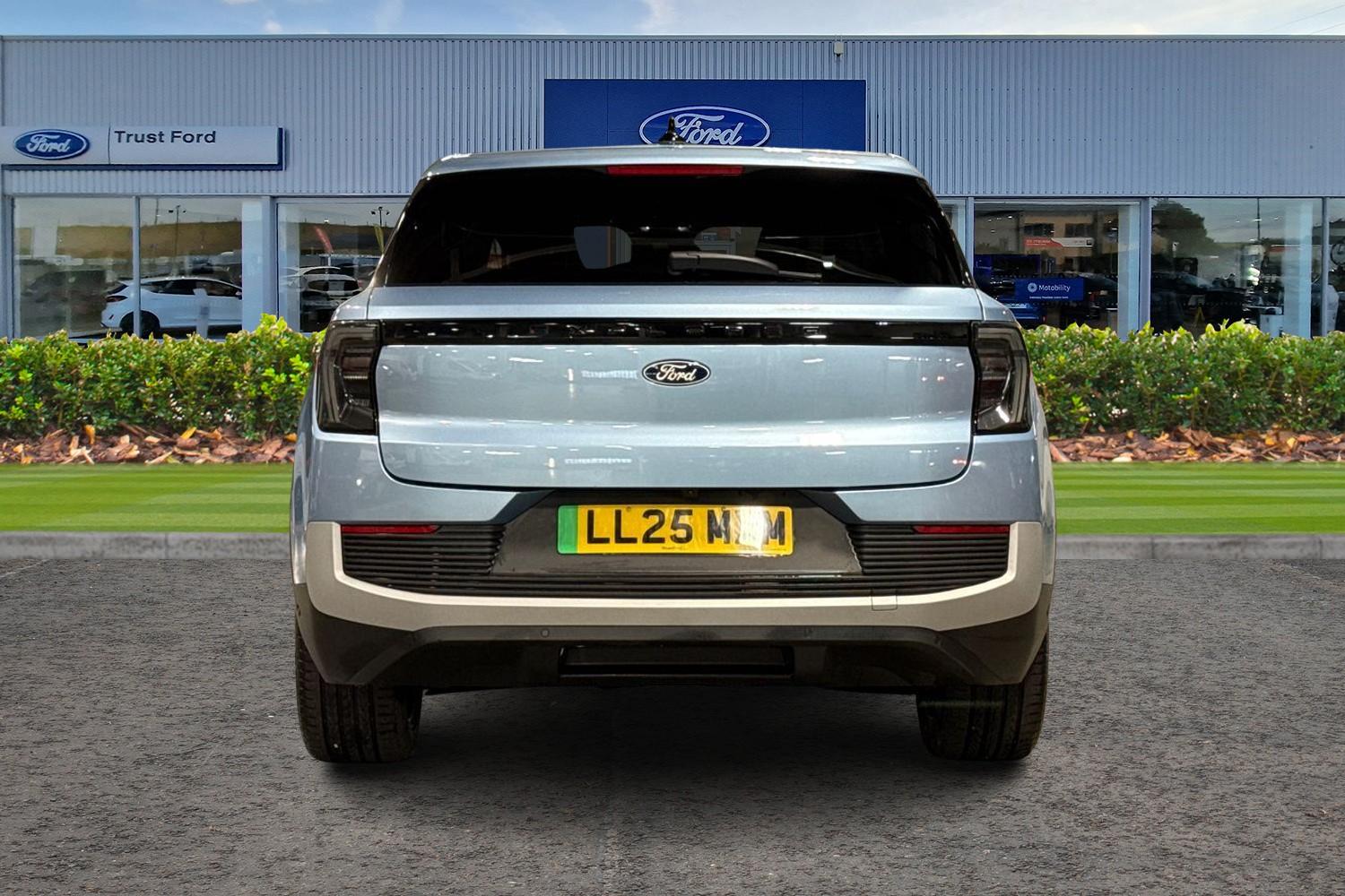 Ford Explorer Photo 6