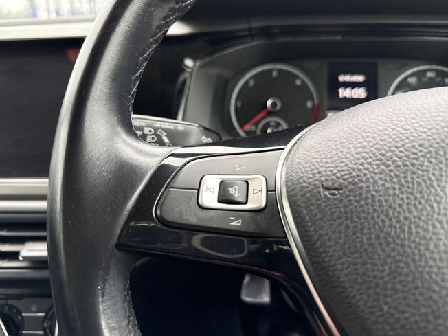 VOLKSWAGEN Polo Photo 16