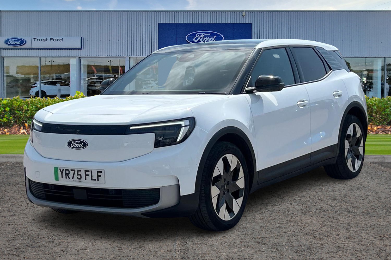 Ford Explorer Photo 4