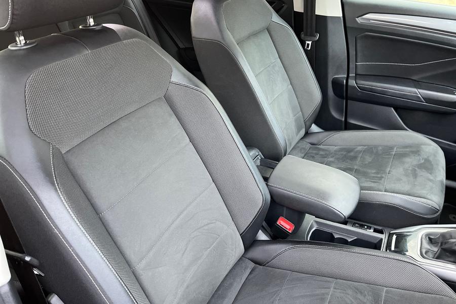 Volkswagen T-Roc Photo autoimg-15a8aedfd7c1d2bd72d5d6d6f5517d4f60e7aadc.jpg