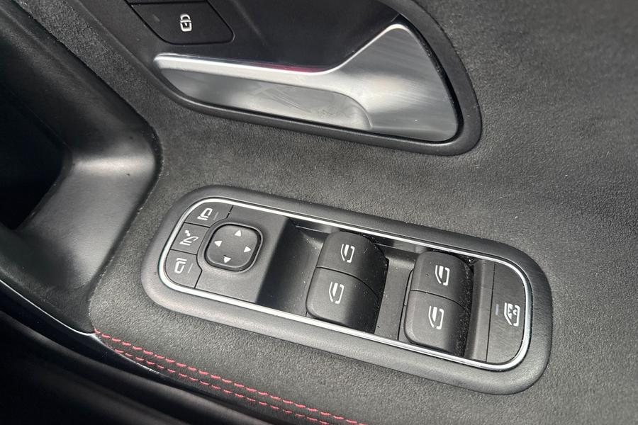 Mercedes-Benz A CLASS Photo autoimg-15add5e65c94ad53a6e1633779a908698acf235b.jpg