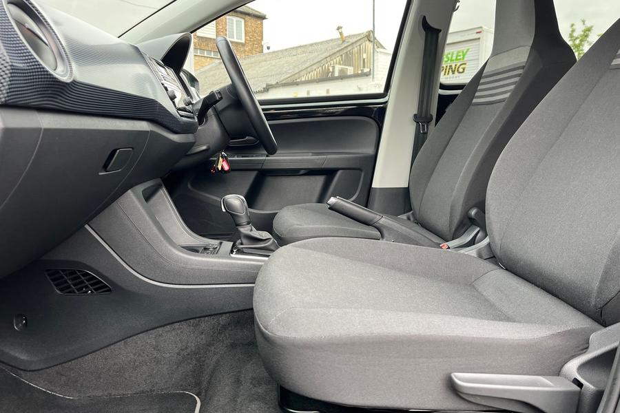Volkswagen UP Photo autoimg-15b188a824c7533f234412b872d6b49c448261d5.jpg