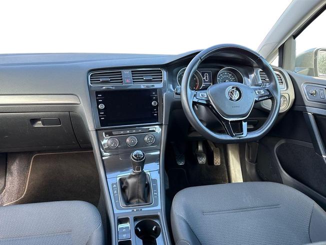 VOLKSWAGEN Golf Photo 11