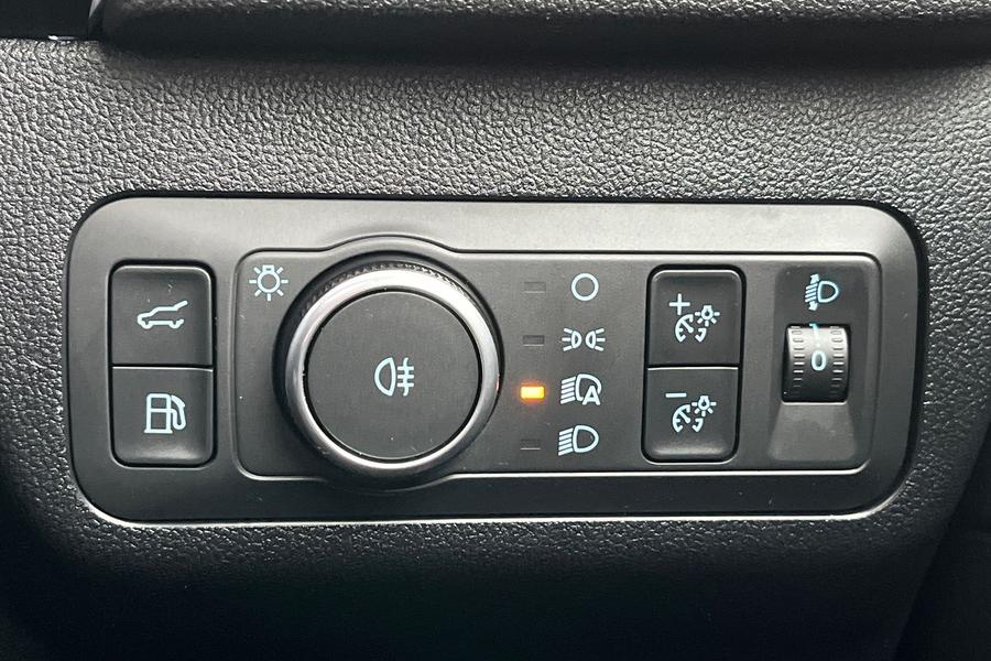 Ford KUGA Photo autoimg-15b5b4d6734ae52b2c4ab16529d5179d1220cd01.jpg