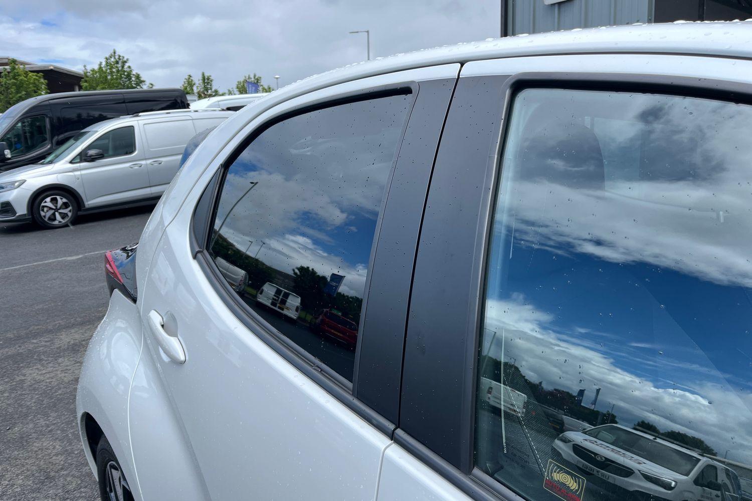 Toyota YARIS Photo 24