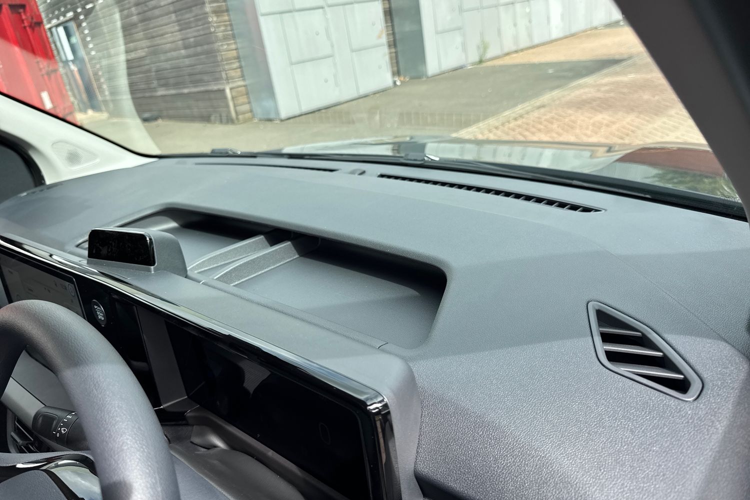 Ford E-TRANSIT COURIER Photo 30