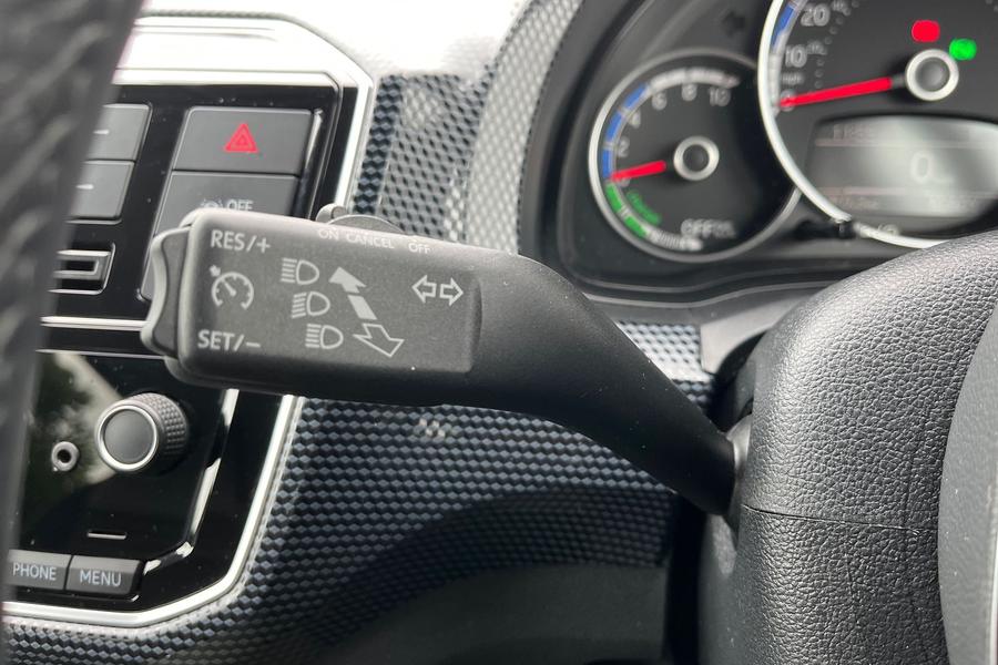 Volkswagen UP Photo autoimg-15c73565858e520ce7f068e095c1c39bb1727d0d.jpg